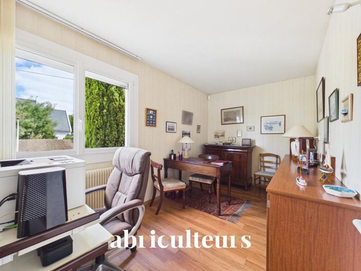 Image No.11-5 Bed House for sale