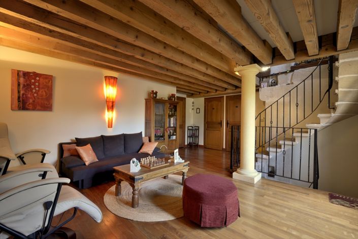 Image No.2-11 Bed Property for sale