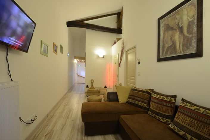 Image No.6-11 Bed Property for sale