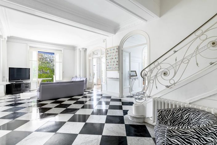 Image No.5-6 Bed House for sale