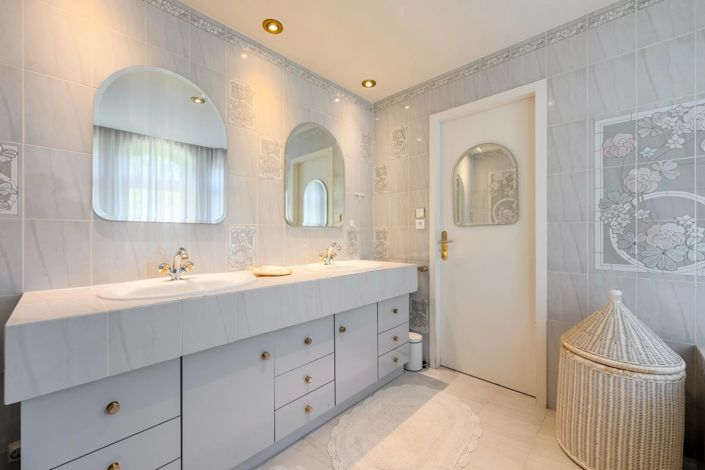 Image No.38-4 Bed House for sale