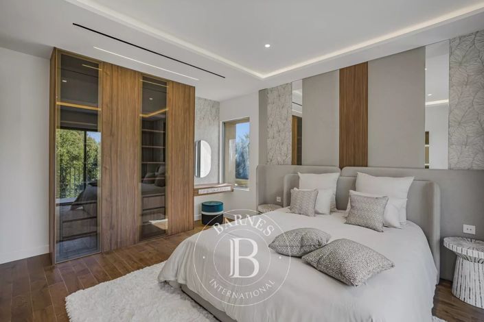 Image No.17-5 Bed House for sale
