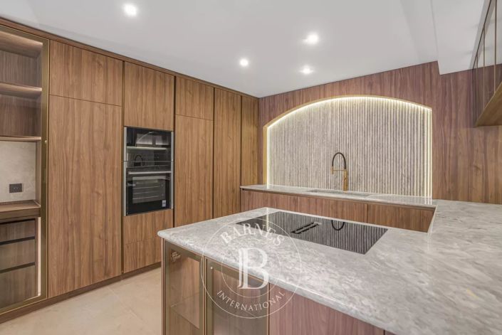 Image No.5-5 Bed House for sale