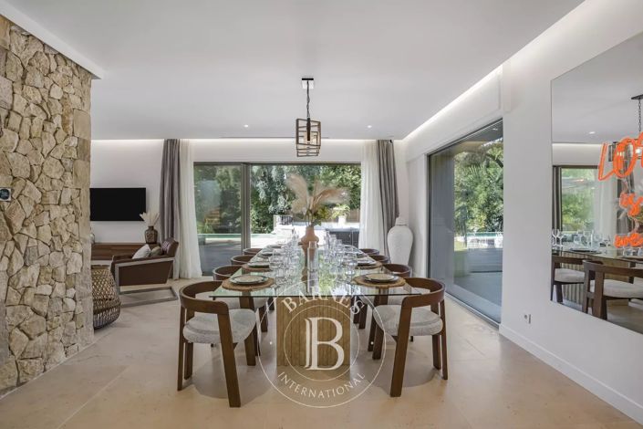 Image No.6-5 Bed House for sale