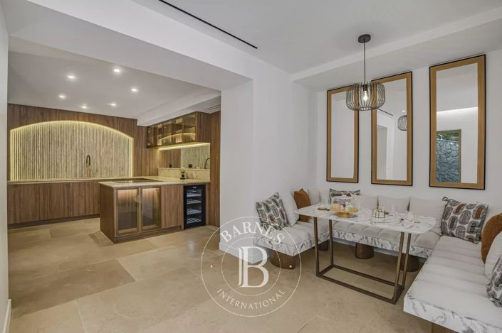 Image No.7-5 Bed House for sale