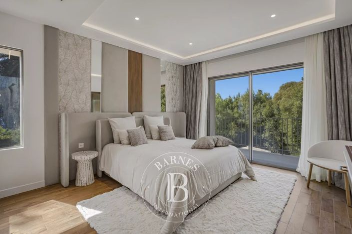 Image No.9-5 Bed House for sale