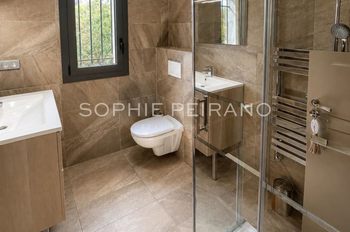 Image No.12-5 Bed House for sale