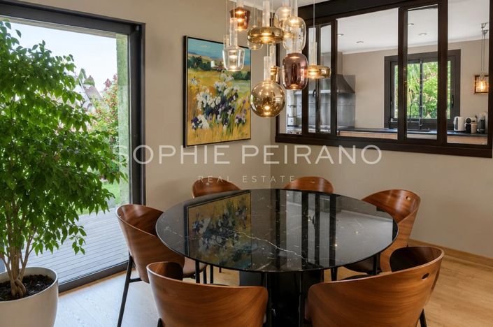 Image No.5-5 Bed House for sale