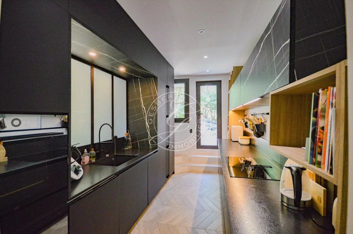 Image No.18-5 Bed House for sale