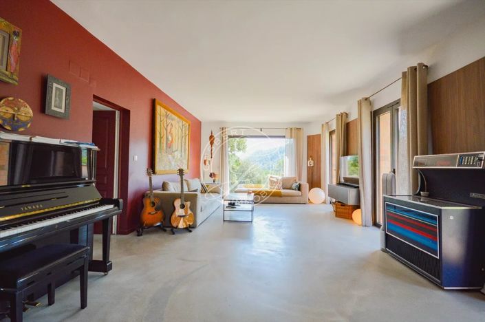 Image No.21-5 Bed House for sale