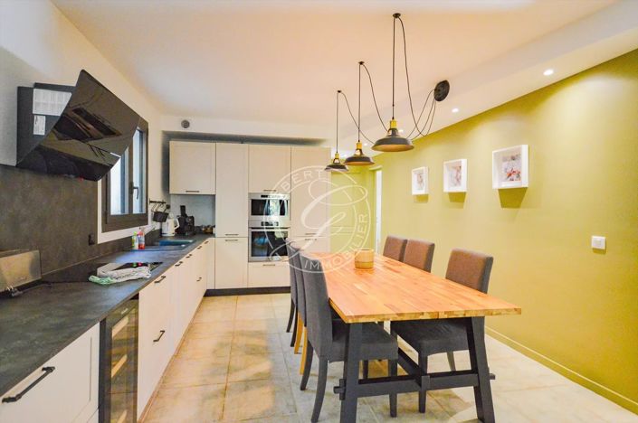 Image No.30-5 Bed House for sale