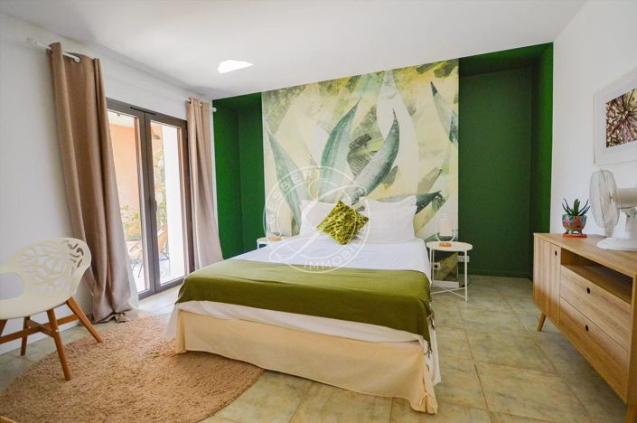Image No.34-5 Bed House for sale