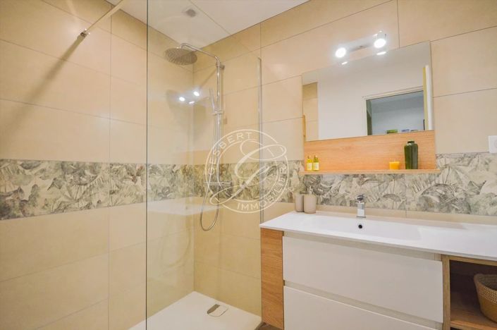 Image No.35-5 Bed House for sale