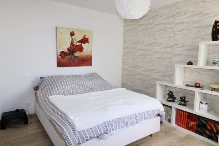 Image No.10-4 Bed House for sale