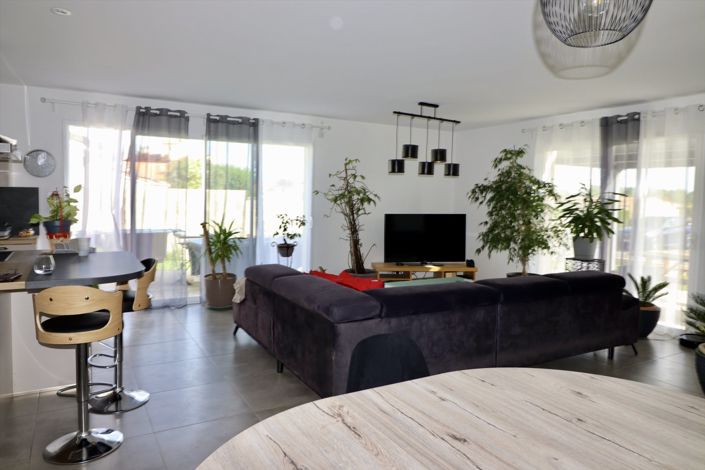 Image No.2-4 Bed House for sale