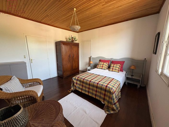 Image No.24-4 Bed House for sale