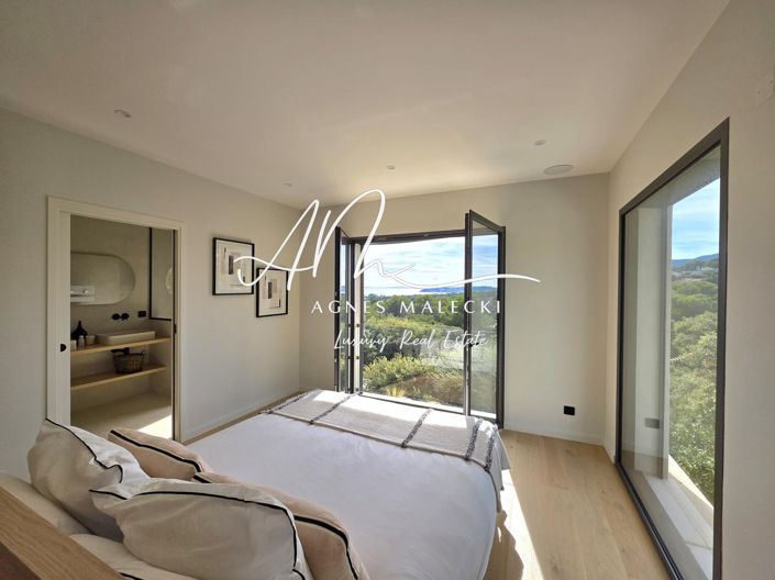 Image No.12-6 Bed House for sale