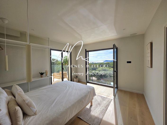 Image No.16-6 Bed House for sale
