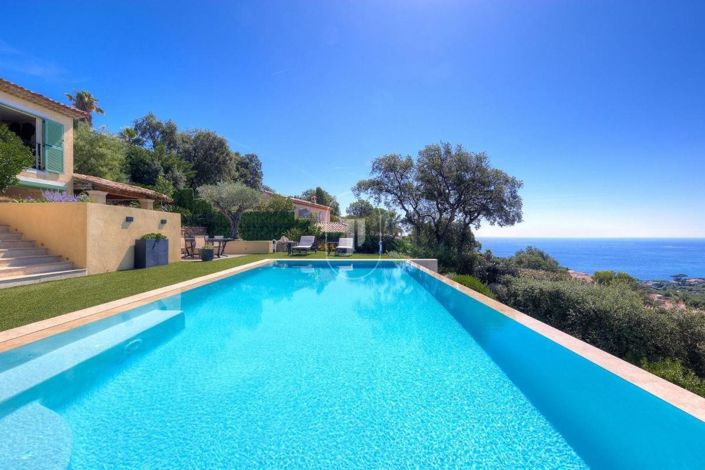 Image No.17-5 Bed House for sale