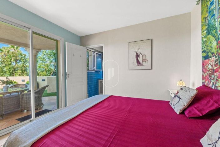 Image No.9-5 Bed House for sale