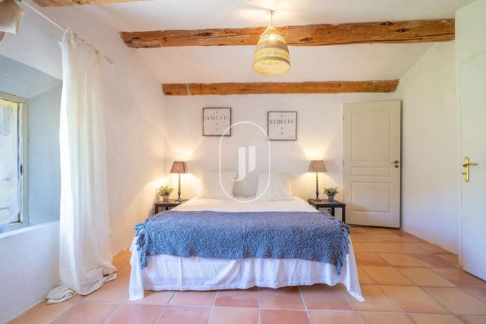 Image No.10-4 Bed House for sale