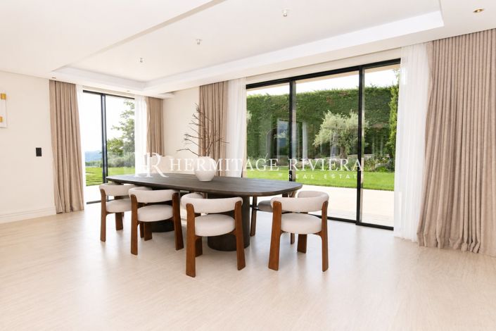Image No.8-7 Bed House for sale