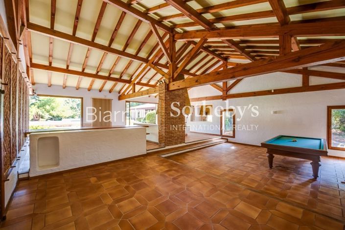 Image No.16-6 Bed House for sale