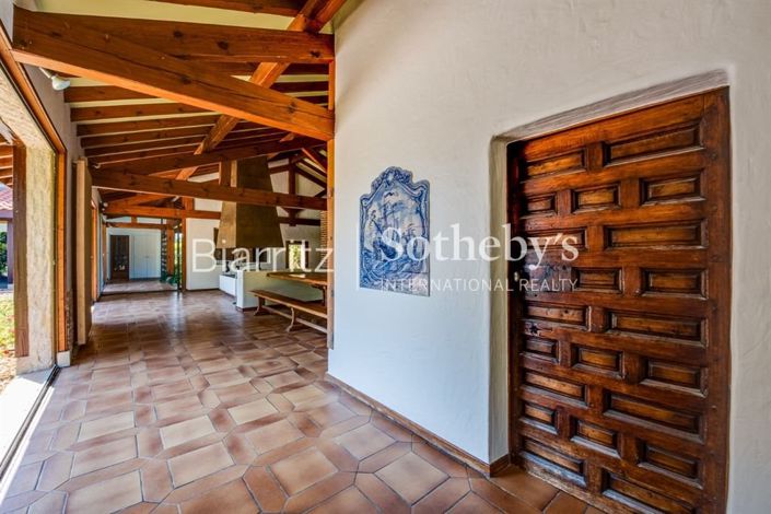 Image No.6-6 Bed House for sale