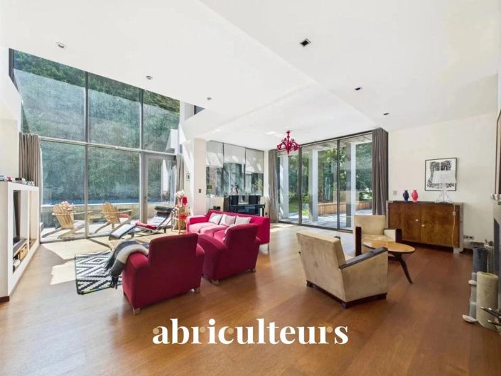 Image No.3-5 Bed House for sale