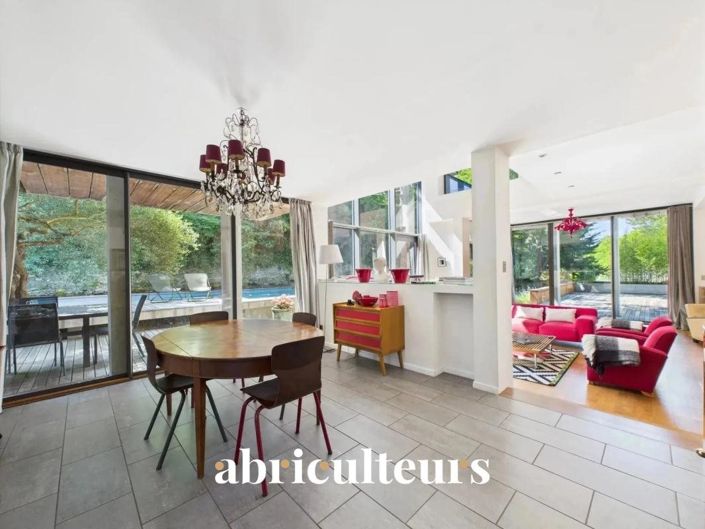 Image No.5-5 Bed House for sale