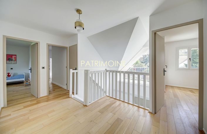 Image No.9-5 Bed House for sale
