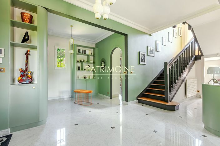 Image No.8-5 Bed House for sale