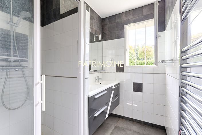Image No.16-5 Bed House for sale