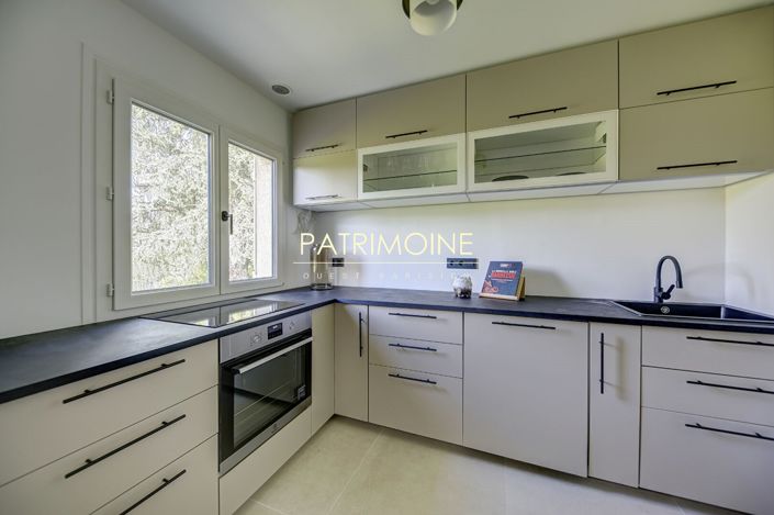 Image No.6-5 Bed House for sale