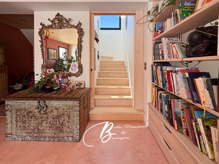 Image No.8-5 Bed House for sale