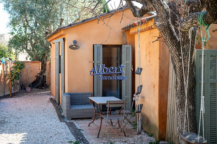 Image No.16-6 Bed House for sale