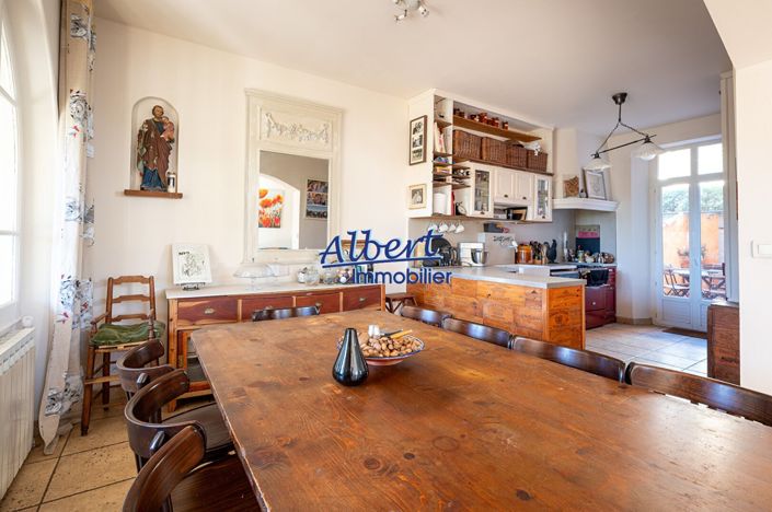 Image No.8-6 Bed House for sale