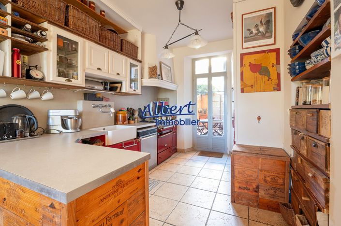 Image No.9-6 Bed House for sale