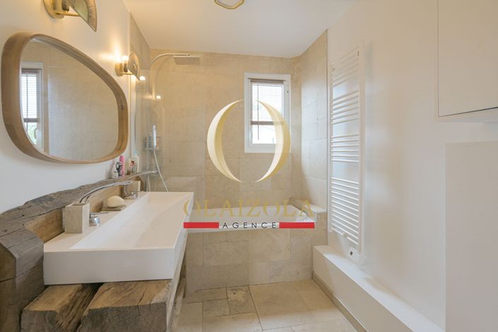 Image No.10-5 Bed House for sale