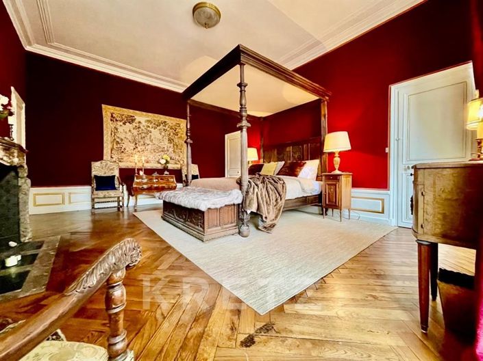 Image No.17-14 Bed Property for sale