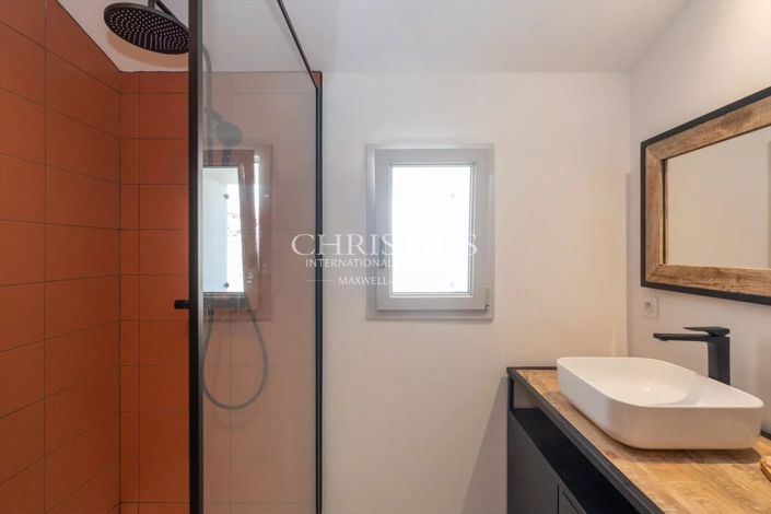 Image No.10-3 Bed House for sale