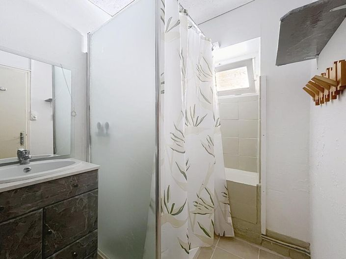 Image No.8-2 Bed House for sale