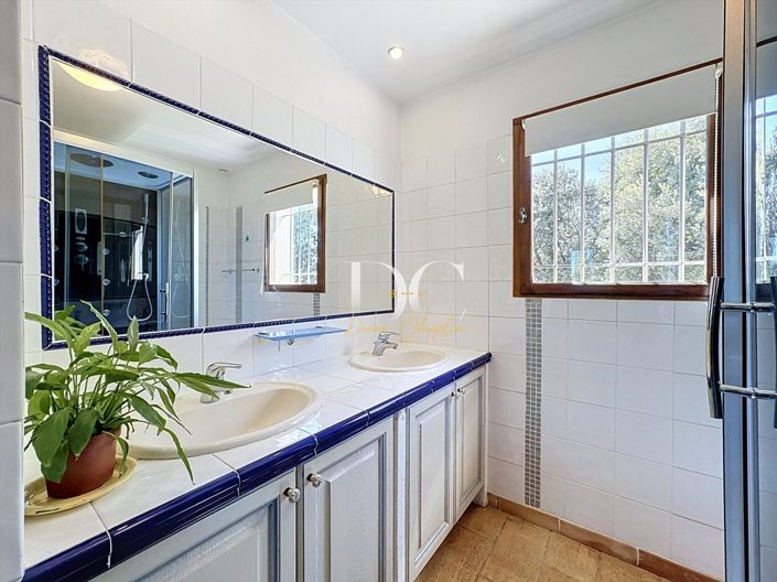 Image No.16-4 Bed House for sale