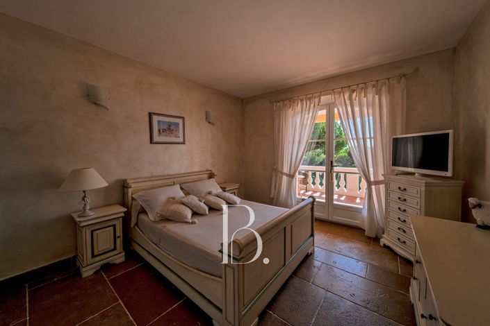 Image No.15-4 Bed House for sale
