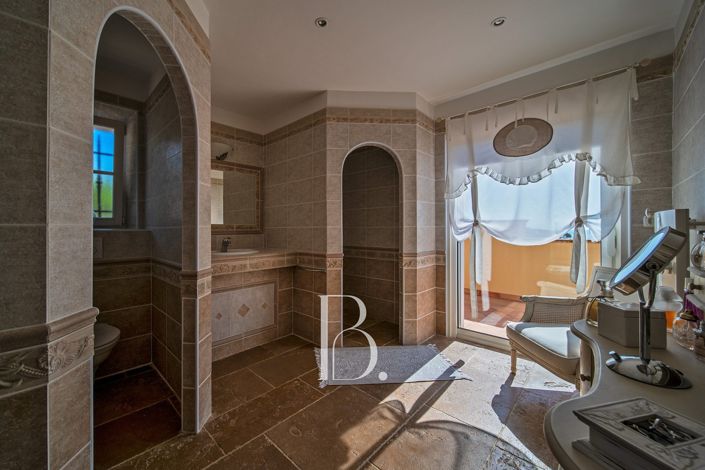 Image No.16-4 Bed House for sale