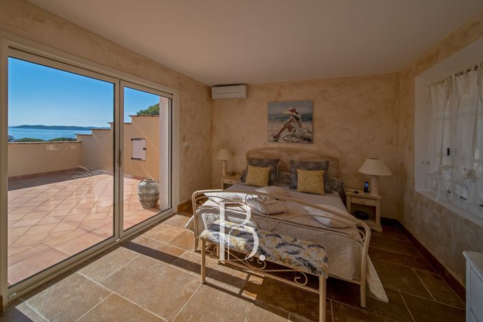 Image No.19-4 Bed House for sale