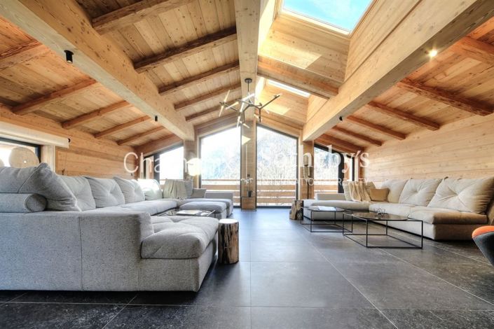Image No.8-5 Bed House for sale