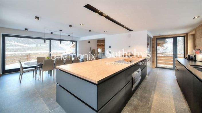 Image No.9-5 Bed House for sale