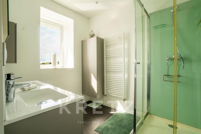 Image No.21-5 Bed House for sale