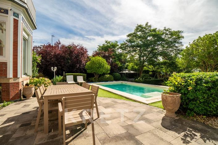 Image No.8-5 Bed House for sale